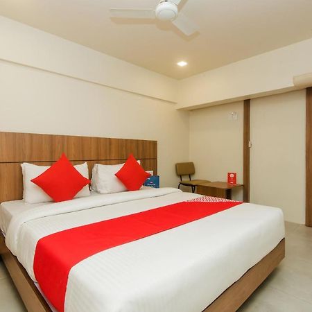 Umele Oyo 13857 Hotel Imperial מראה חיצוני תמונה