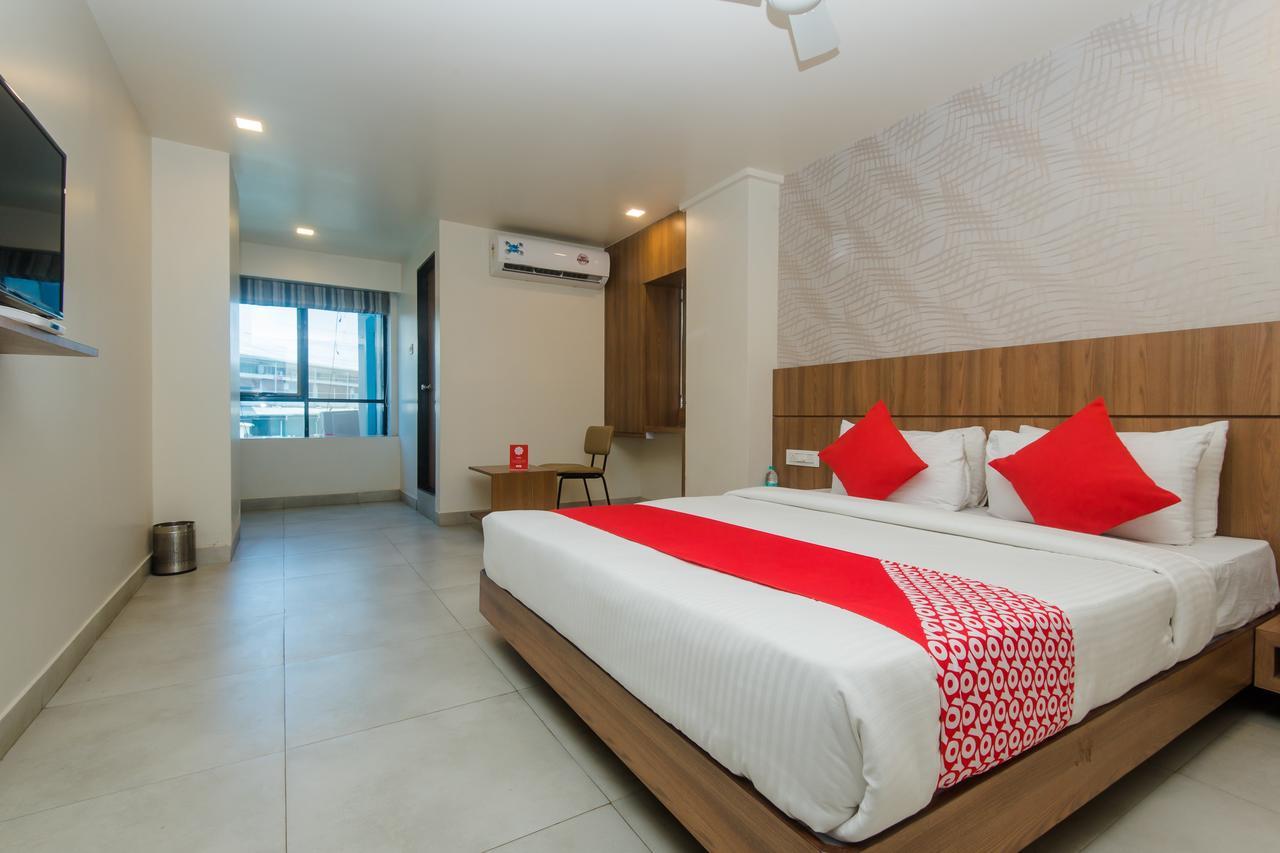 Umele Oyo 13857 Hotel Imperial מראה חיצוני תמונה