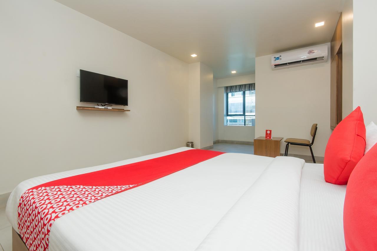 Umele Oyo 13857 Hotel Imperial מראה חיצוני תמונה