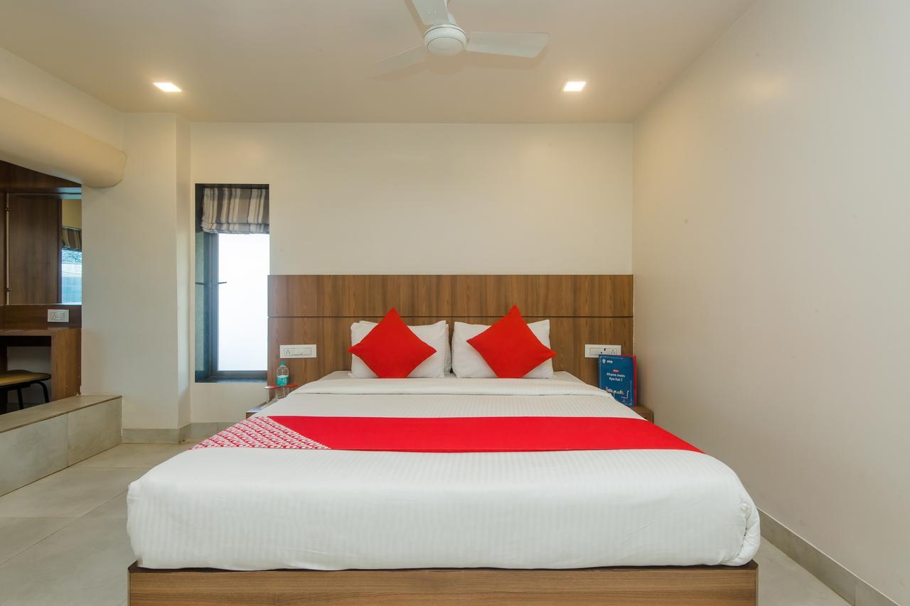 Umele Oyo 13857 Hotel Imperial מראה חיצוני תמונה