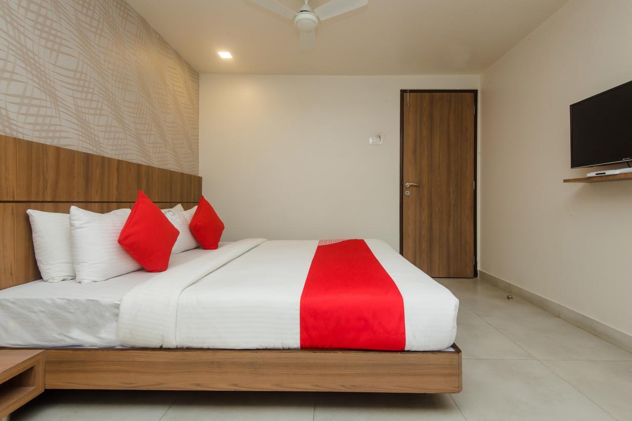 Umele Oyo 13857 Hotel Imperial מראה חיצוני תמונה
