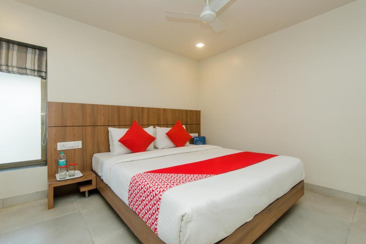 Umele Oyo 13857 Hotel Imperial מראה חיצוני תמונה