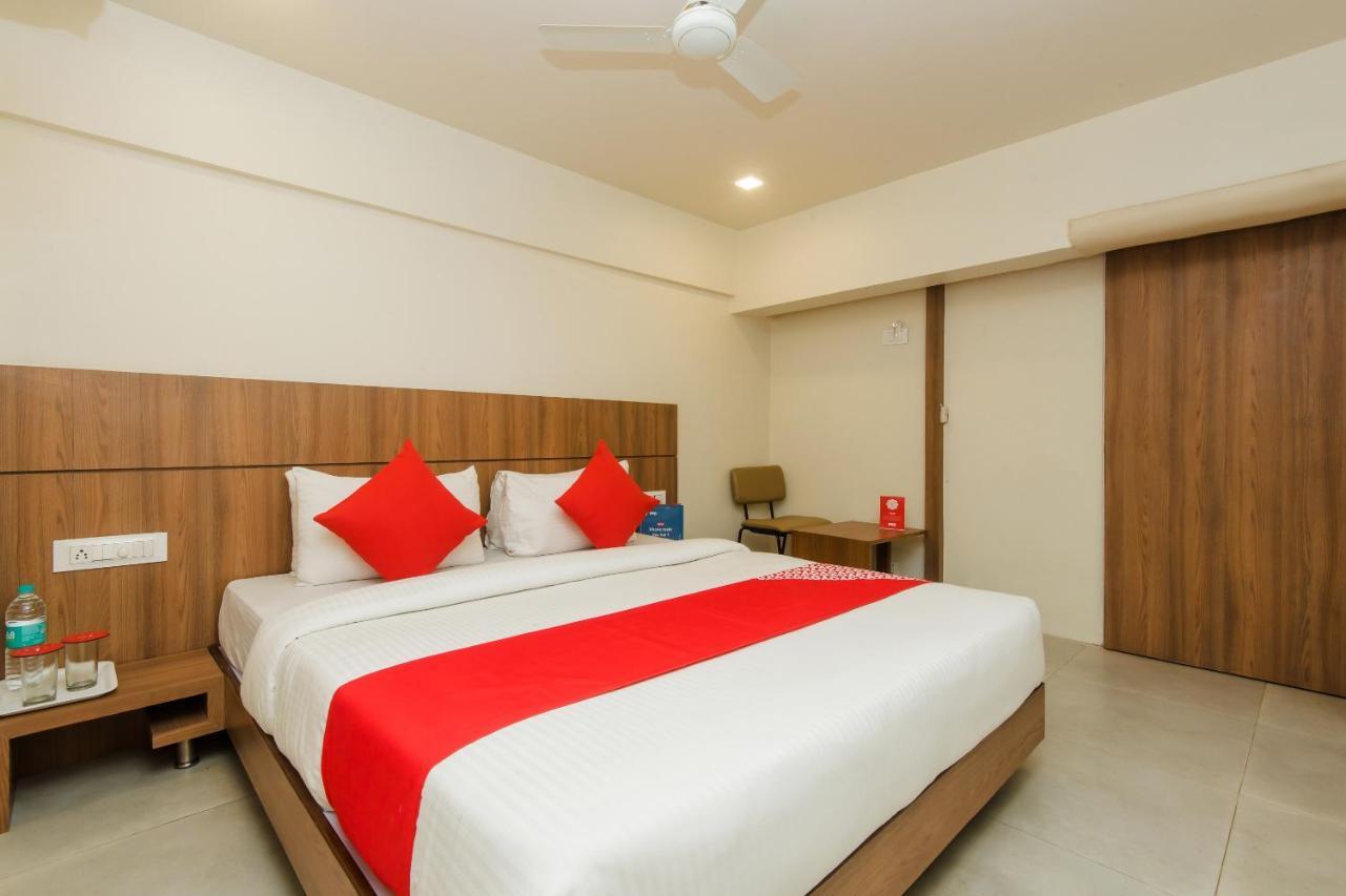 Umele Oyo 13857 Hotel Imperial מראה חיצוני תמונה