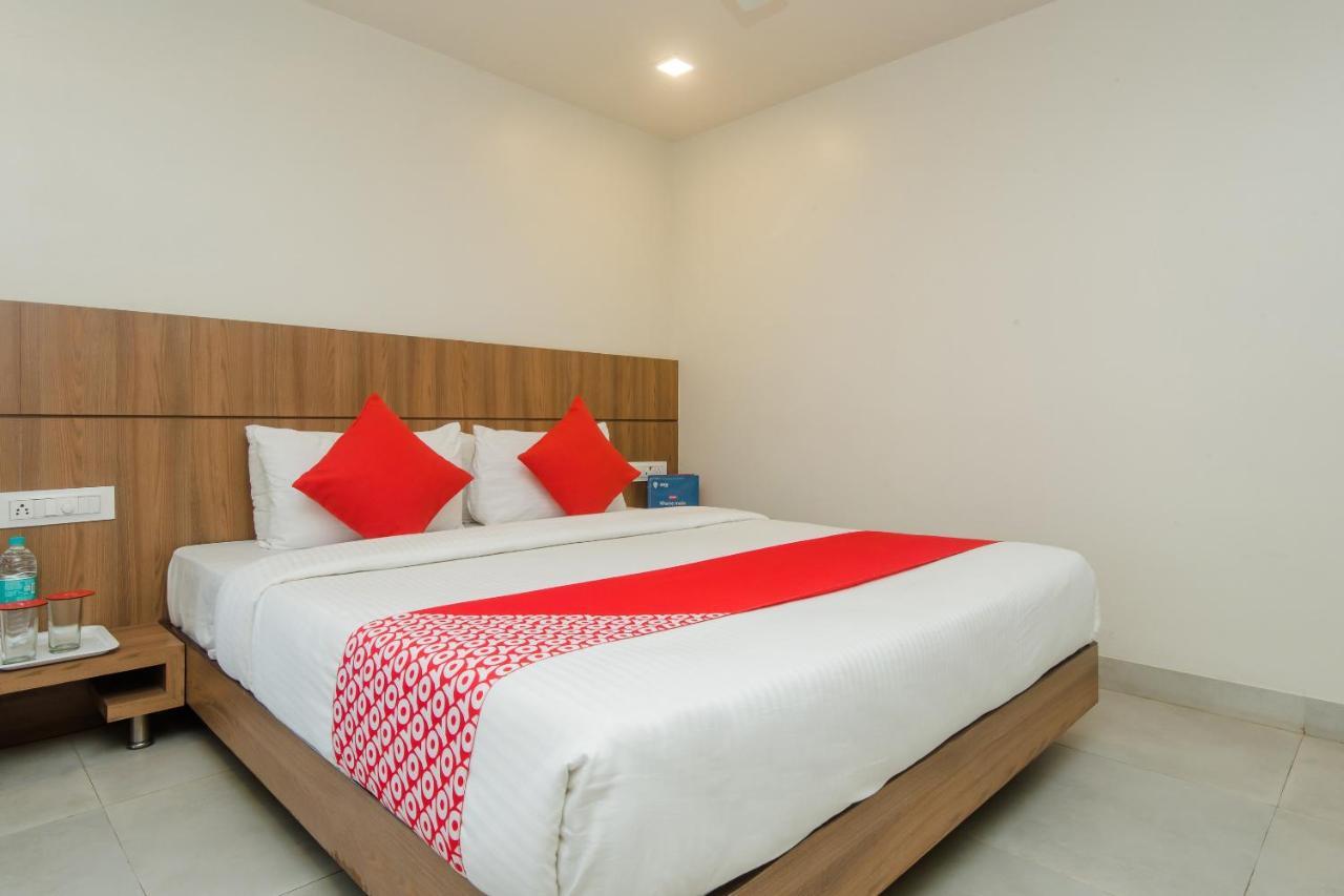 Umele Oyo 13857 Hotel Imperial מראה חיצוני תמונה